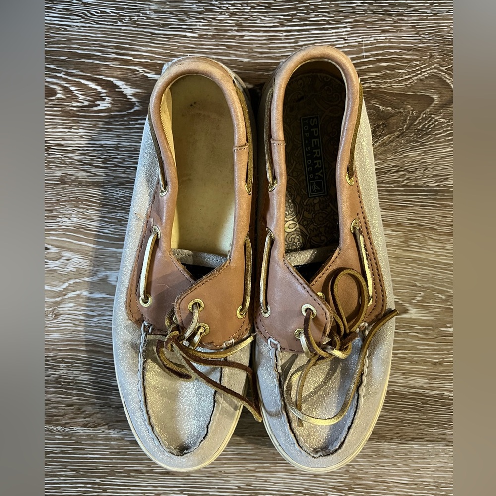 Ladies Sperrys - Picture 2 of 3